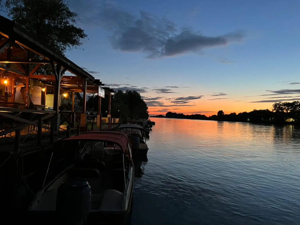 cazare delta dunarii crisan